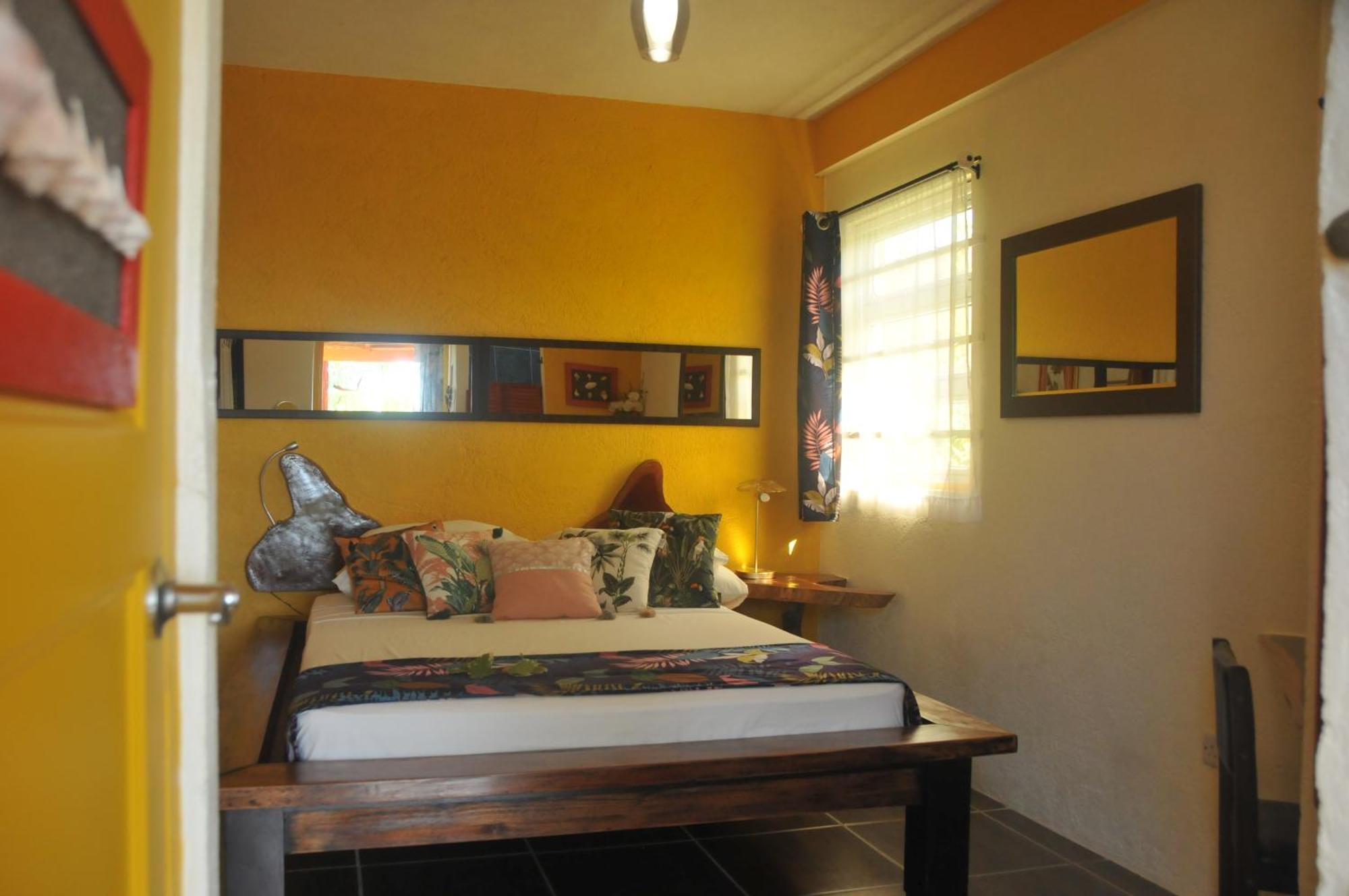 Mango Island Lodges Saint Joseph Extérieur photo